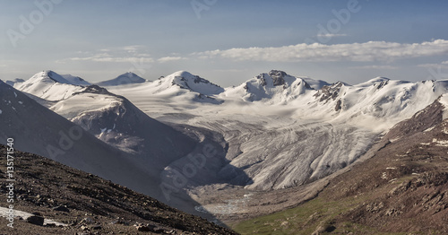 mountain scenery, sunny weather