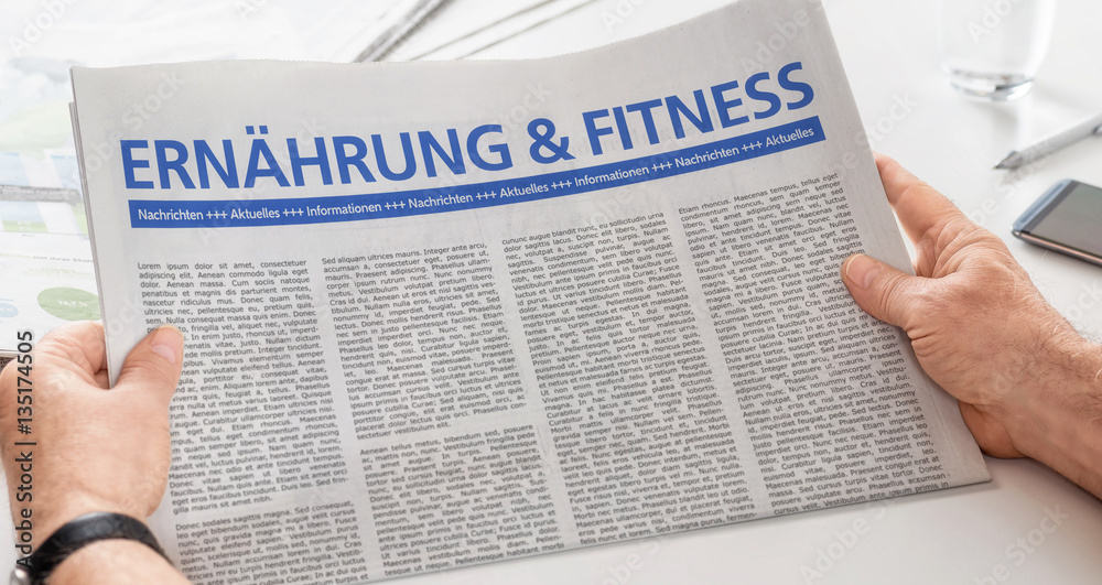 Naklejka premium Mann liest Zeitung - Ernährund und Fitness