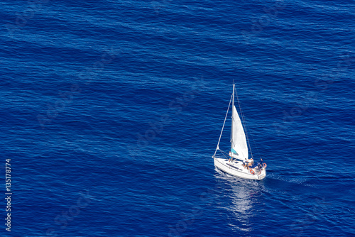 Segelyacht im Mittelmeer © cameris