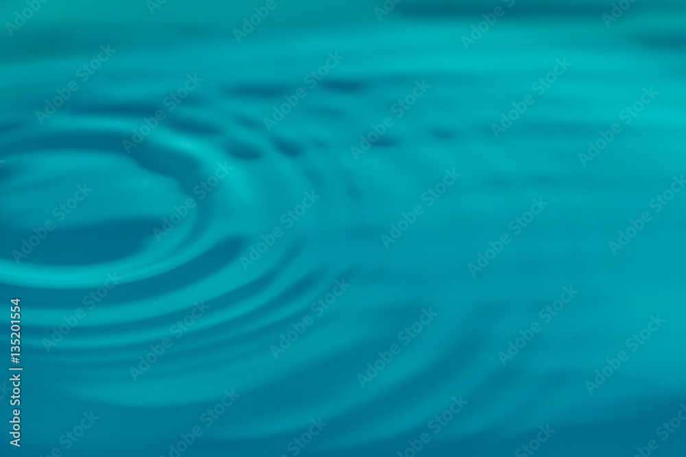 Obraz premium Water drop falling down. Slow motion