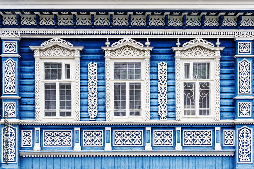 Obraz na płótnie Russian house facade with frames w salonie