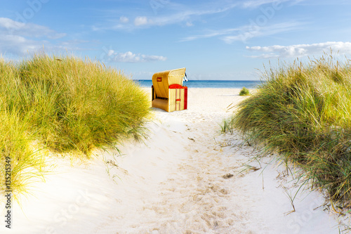 Fototapeta Naklejka Na Ścianę i Meble -  Strandkorb am Strand Ostsee Düne