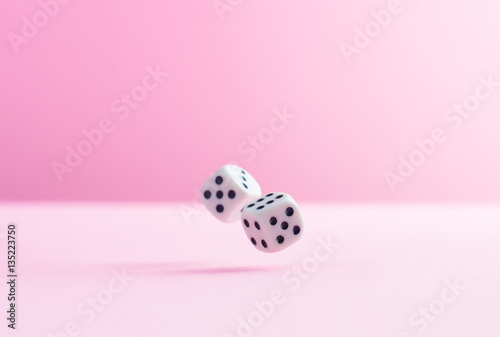 Obraz na płótnie Throw the dice w salonie