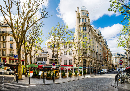 kleiner Marktplatz in Paris, Frankreich © matho