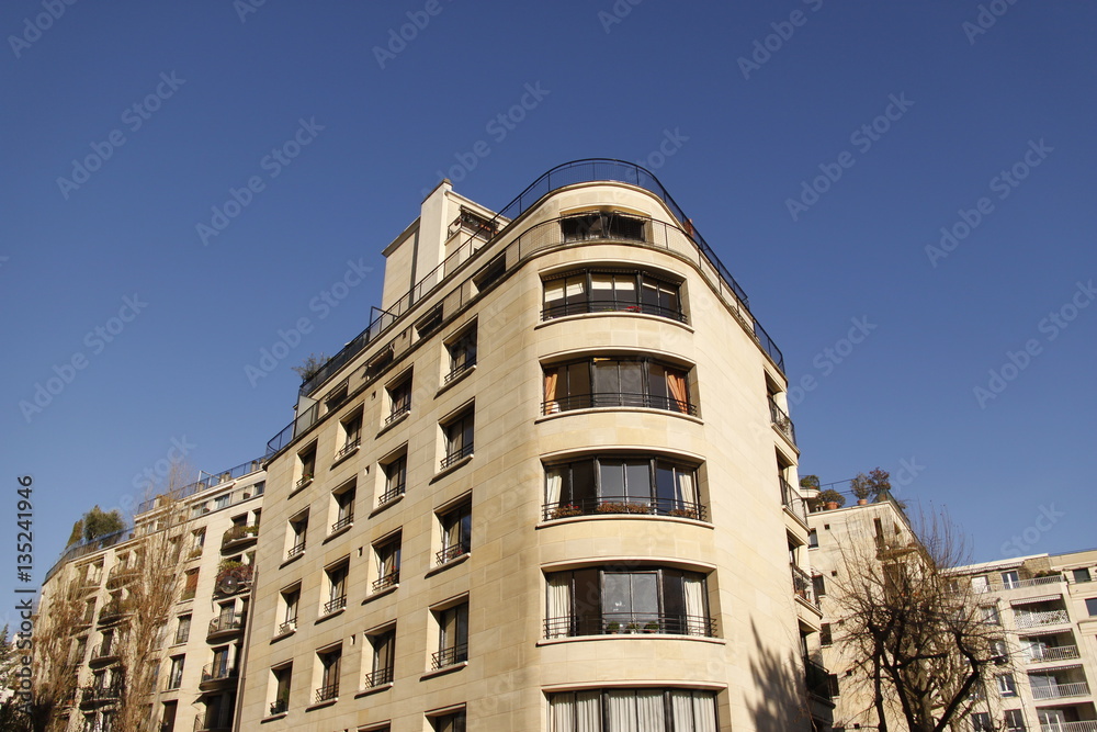 Immeuble moderne à Paris