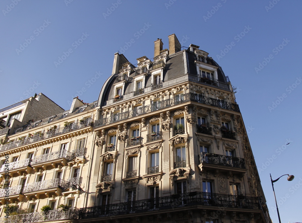 Fototapeta premium Immeuble ancien à Paris 