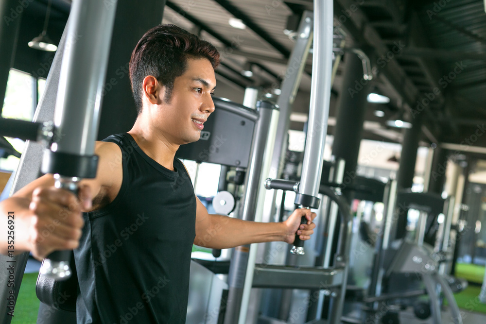 Young man bodybuilder training in the gym: chest. Young man bodybuilder training in the gym: chest.