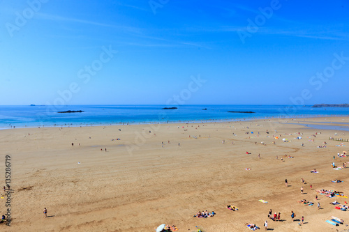 A beautiful day at the beach and at sea in St.Malo in France  © Svein Otto Jacobsen