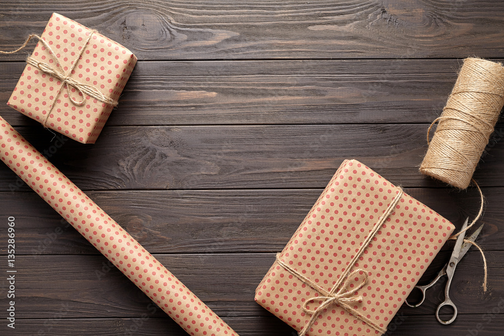 Box with a gift, wrapping paper, scissors, twine. table ideas for