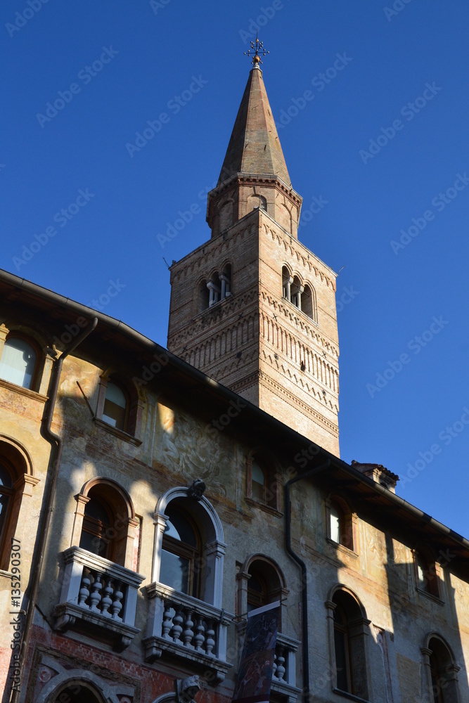 Pordenone - palazzo Ricchieri e Campanile del duomo di San Marco