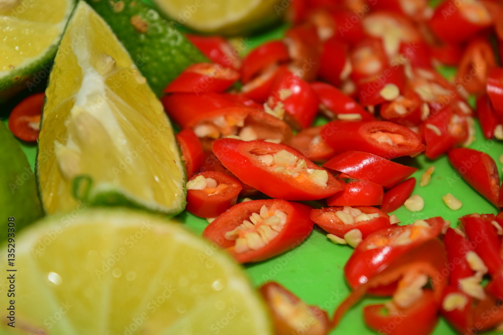 Scharf und sauer Zitrone mit Chilli Scharf und sauer Zitrone mit Chilli