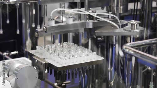 Automatic equipment for pharmaceutical industry, filling machine