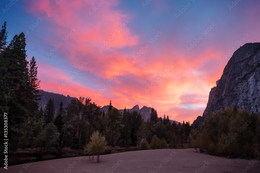 Obraz premium Sunrise at the Yosemite National Park, USA