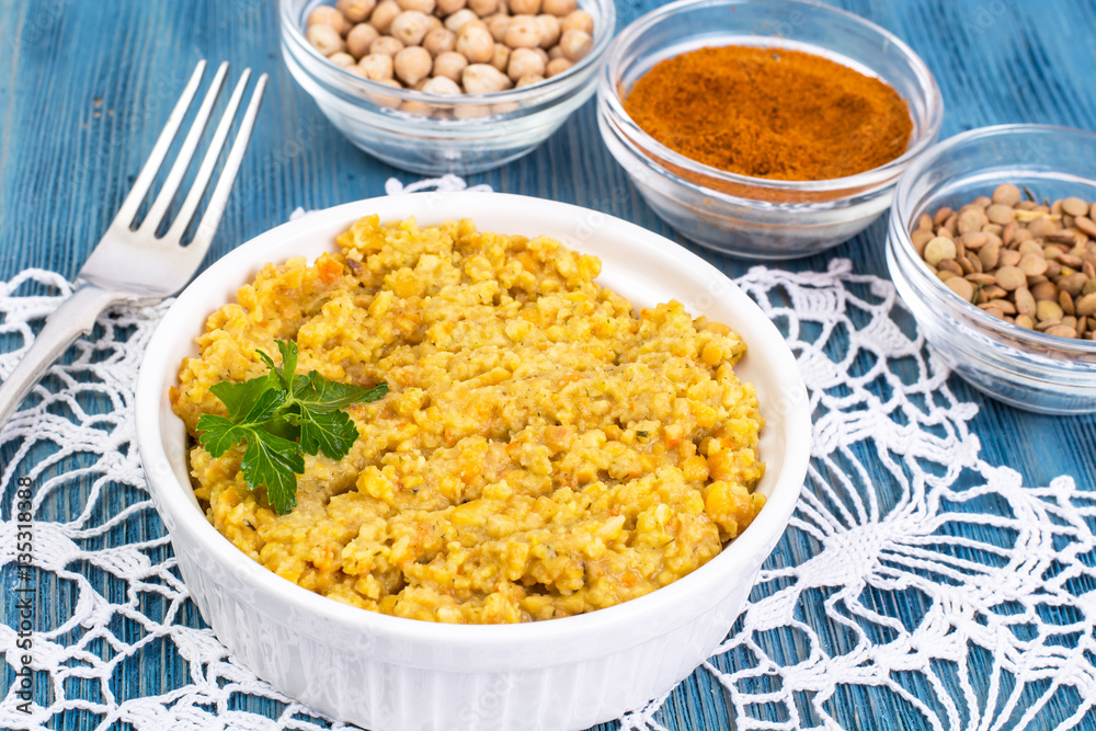 Hummus chickpea puree with curry and saffron Hummus chickpea puree with curry and saffron