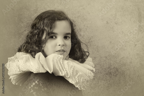 Foto Girl with tudor ruff collar