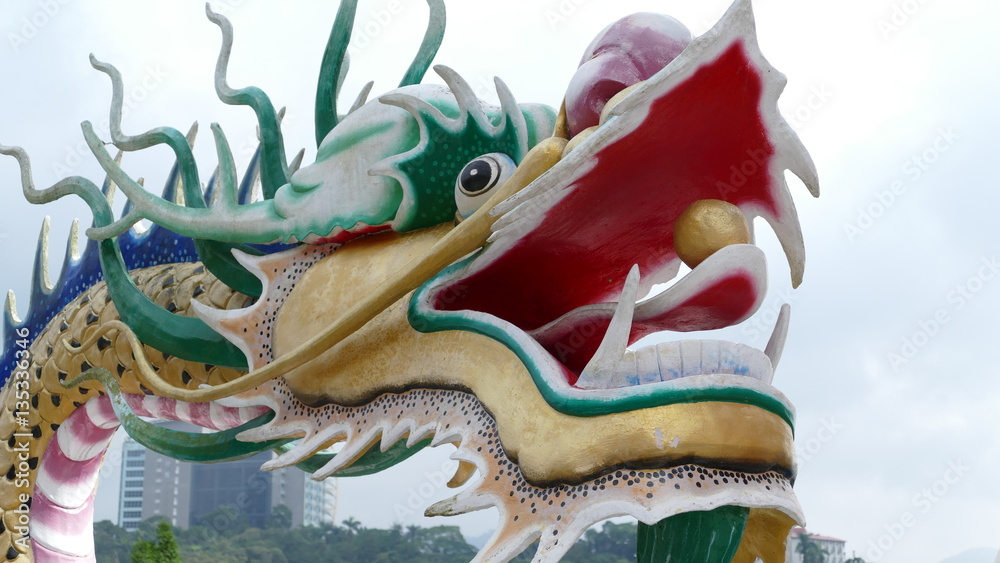 Big dragon statue at Wenwu temple