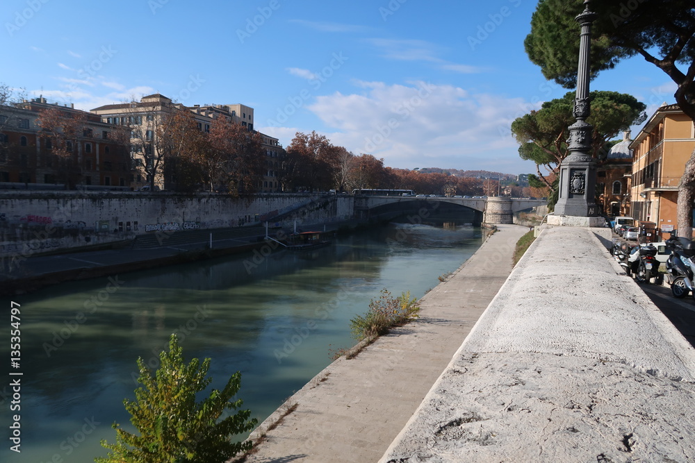 Vue sur un fleuve à Rome