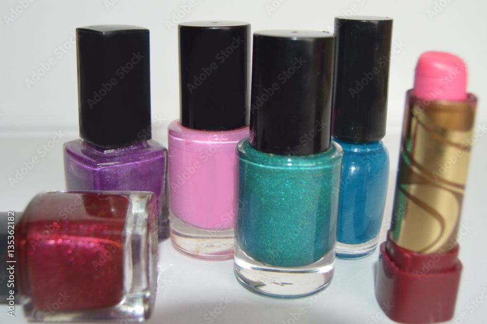 Maquillaje y laca de uñas Maquillaje y laca de uñas