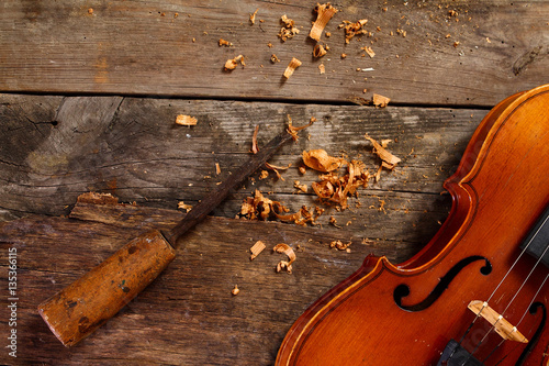 Obraz na plátně Violin making - Violin maker