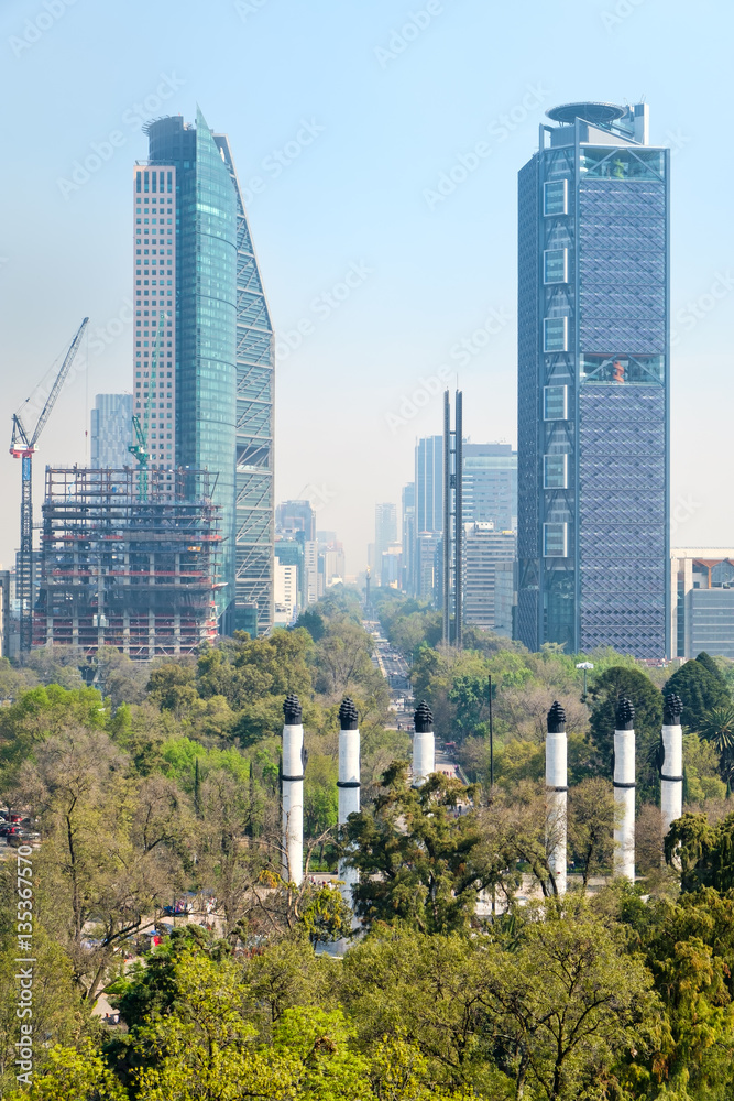 Fototapeta premium View of Paseo de la Reforma in Mexico City from Chapultepec Castle