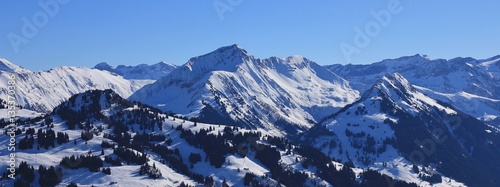 Hornberg, Giferspitz and Wasseregrat seen from the Rellerli ski area