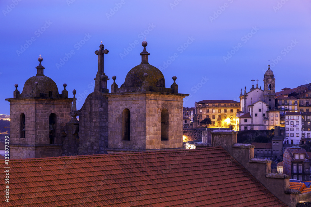 Se Cathedral in Porto at sunrise