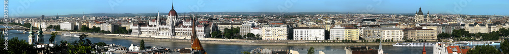 Panorama von Budapest mit Parlament und Dom, Ungarn Panorama von Budapest mit Parlament und Dom, Ungarn