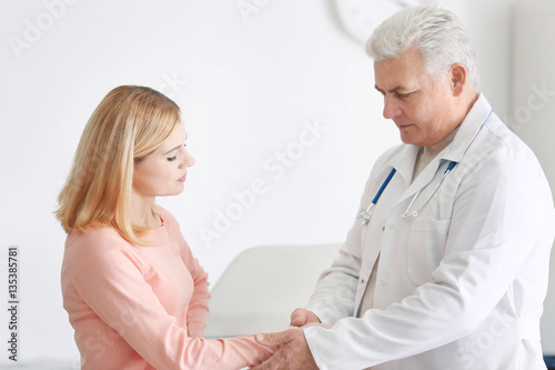 Doctor measuring pulse of p...