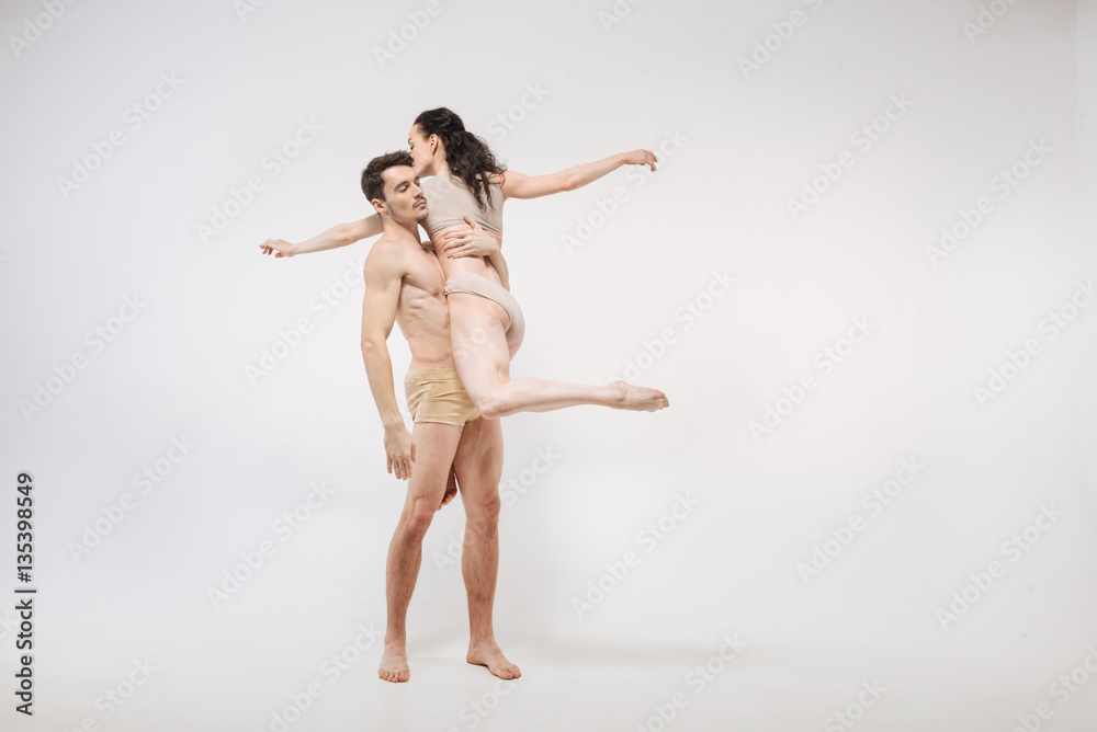 Obraz premium Professional ballet dancers performing in the white room