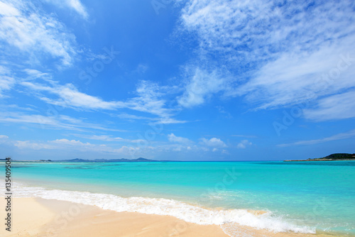 沖縄の美しい海とさわやかな空