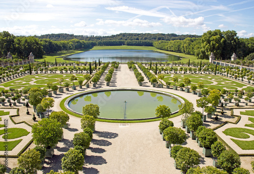 L'orangerie, château de Versailles en été (Versailles France)