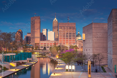 Obraz na płótnie Indianapolis. Cityscape image of downtown Indianapolis, Indiana during twilight blue hour. w salonie