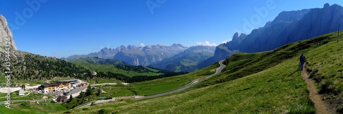 Panorama Aussicht auf Sella Pass Langkofel Puez Geisler bis Sella Gruppe © grahof_photo
