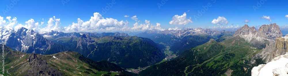 Traumhafte Panorama Aussicht auf Südtiroler Gebirgslandschaft / Marmolada / Fassatal / Rosengarten / Langkofelgruppe