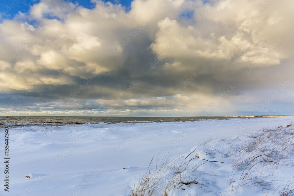 Fototapeta premium Lake Huron Shoreline in Winter