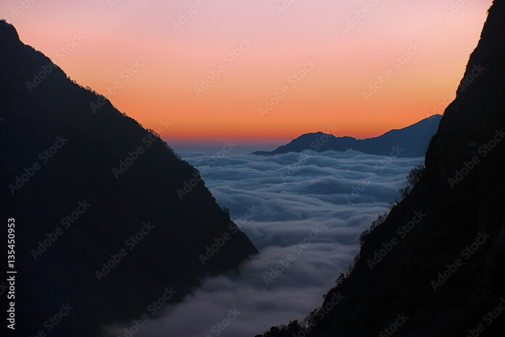 Fototapeta premium sunset over the cloudy valley in Annapurna region