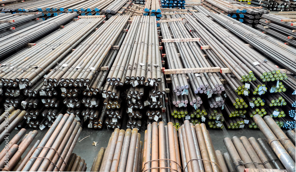 Obraz premium Steel round bar storage and stacking in warehouse.