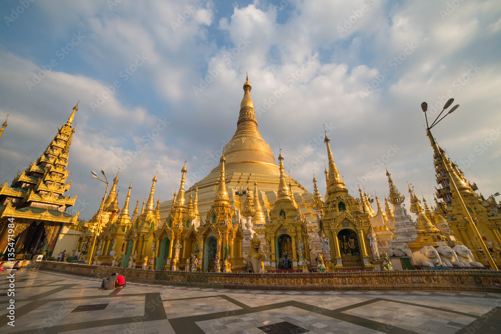 Fototapeta premium The Shwedagon pagoda, Yangon, Myanmar