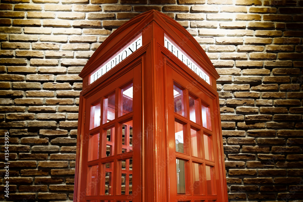 Obraz premium Telephone box and brick wall