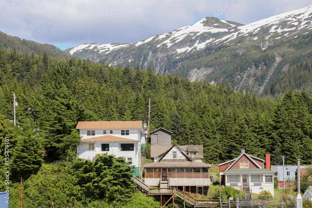 Alaskan wooden houses, picture of an small town in Alaska