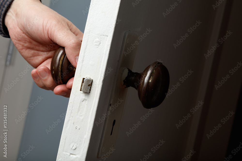 Naklejka premium open a old door