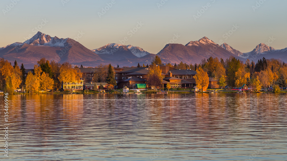 Naklejka premium Warm colors of sunset at Spenard Lake in Anchorage. USA