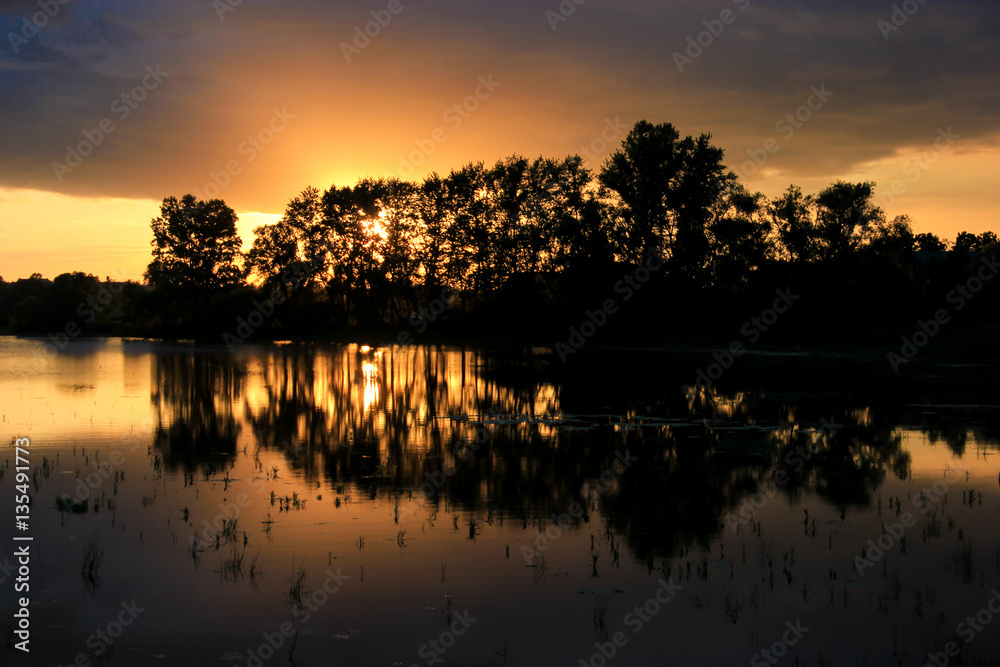 Obraz premium Вечер на озере