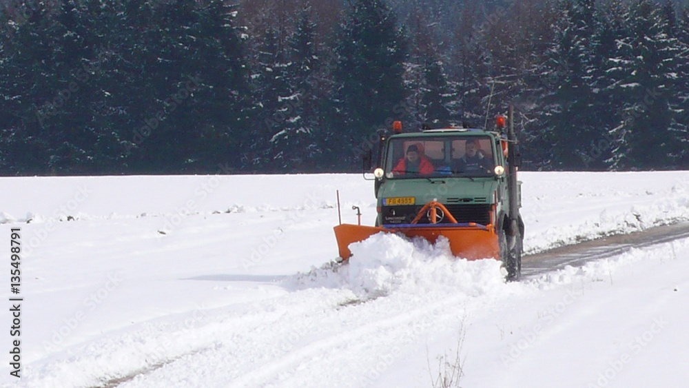 Schneepflug im Anmarsch