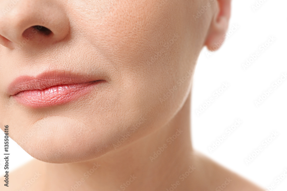 Obraz premium Dojrzała kobieta twarz, zbliżenie. Koncepcja chirurgii plastycznej.