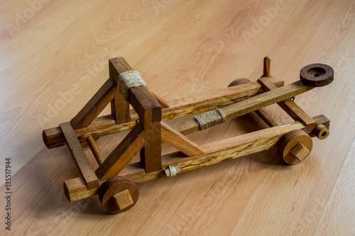 Billede på lærred Handcraft homemade toy wooden catapult