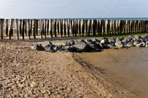 Buhnen, niederländische Nordseeküste photo