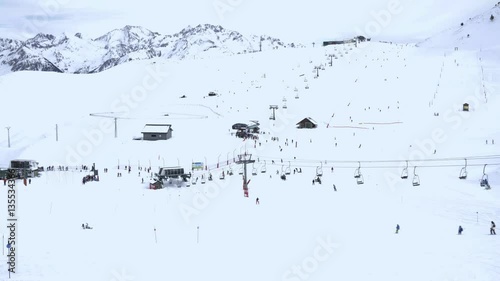 Estación de esquí con gente haciendo deporte y esquiando y divirtiendose, valle de tena, pirineo aragonés	 photo