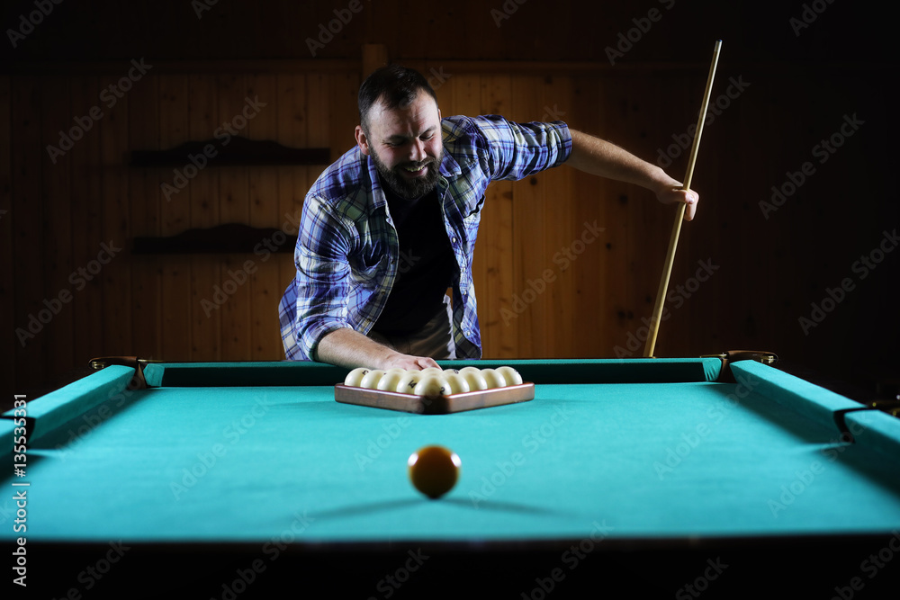 Fototapeta premium hansome man playing billiards alone