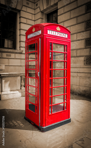 Cabine téléphonique britannique